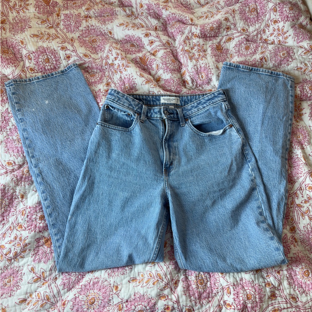 Abercrombie Curve Love 90s Relaxed
High Rise Jeans - LONG Pant Length